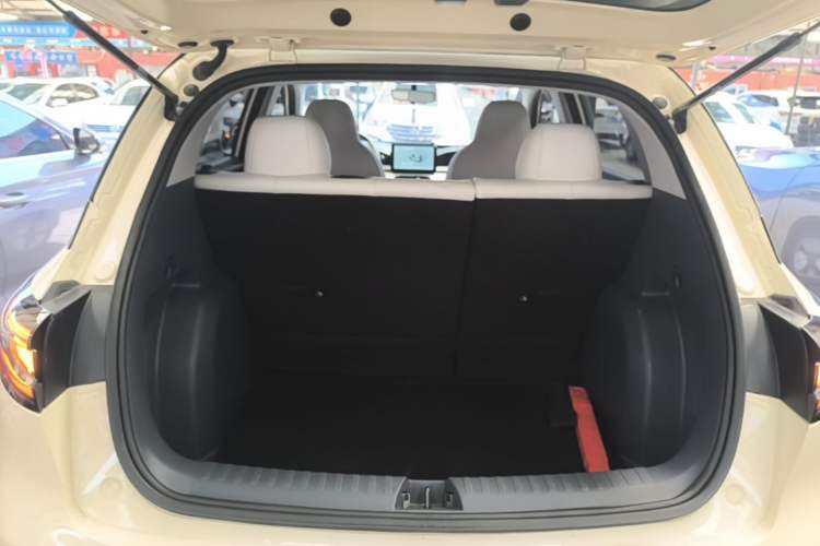 Used Geely Galaxy Geome 2025 310km Youth Edition Trunk