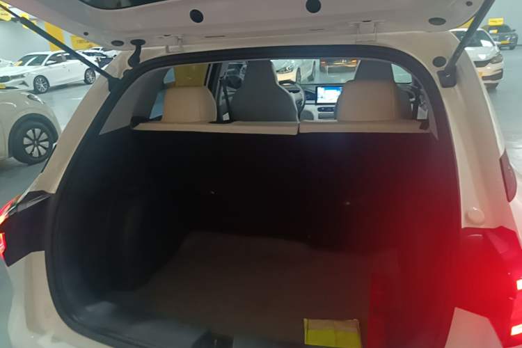 Used Geely Galaxy Geome 2025 310km Youth Edition Trunk
