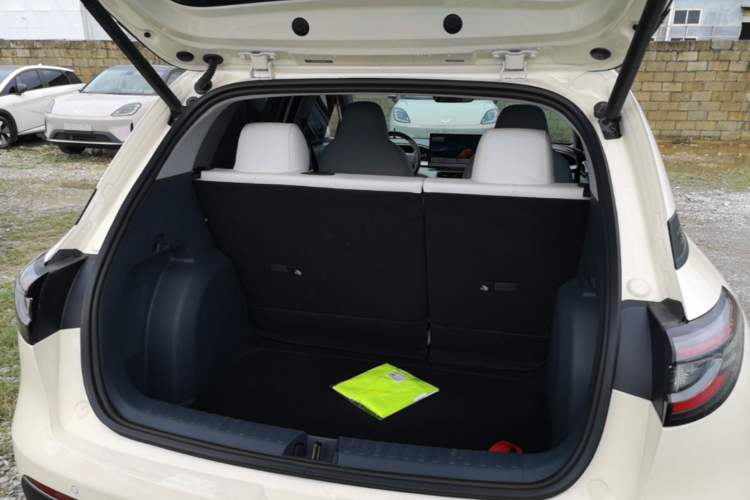 Used Geely Galaxy Geome 2025 310km Dream Edition Trunk