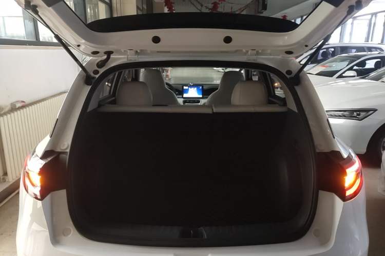 Used Geely Galaxy Geome 2025 310km Youth Edition Trunk