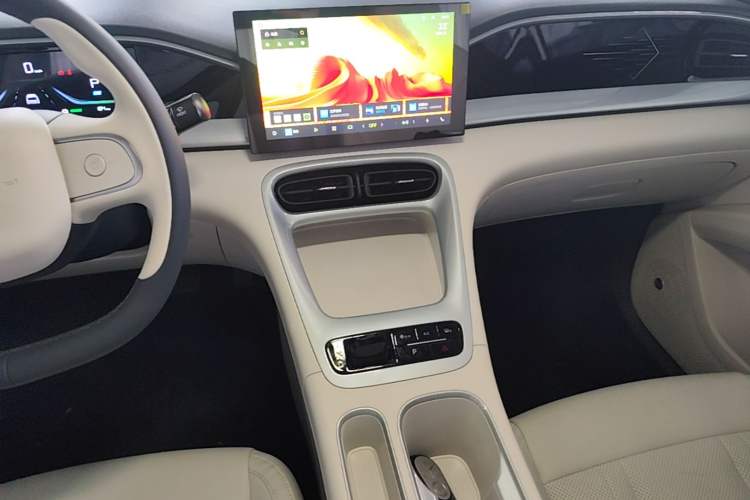 Used Geely Galaxy Geome 2025 410 km Free Version Audio And AC Panel