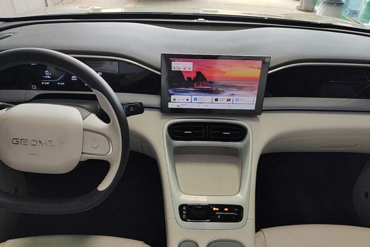 Used Geely Galaxy Geome 2025 410 km Free Version Audio And AC Panel