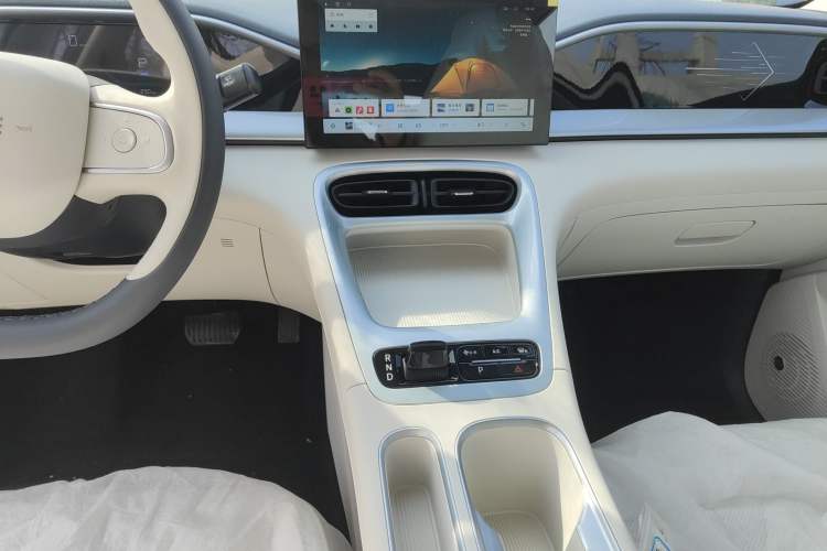 Used Geely Galaxy Geome 2025 410 km Free Version Audio And AC Panel