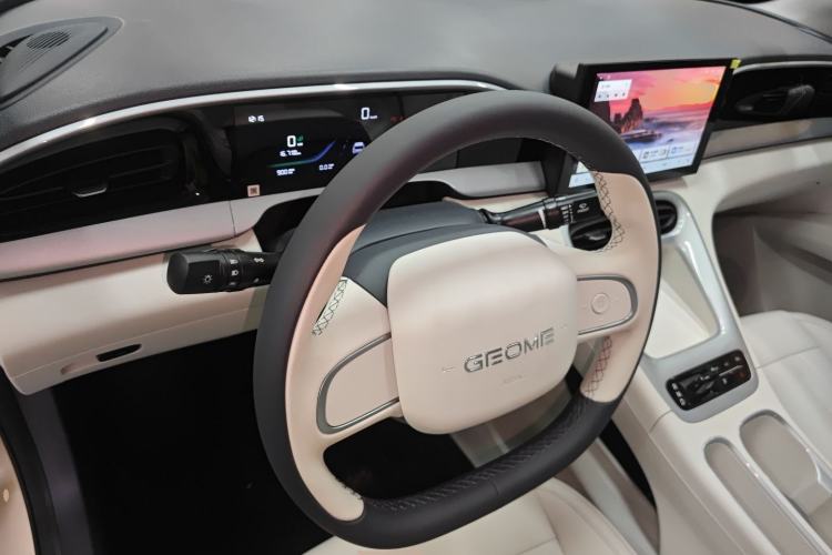 Used Geely Galaxy Geome 2025 410 km Free Version Center Console