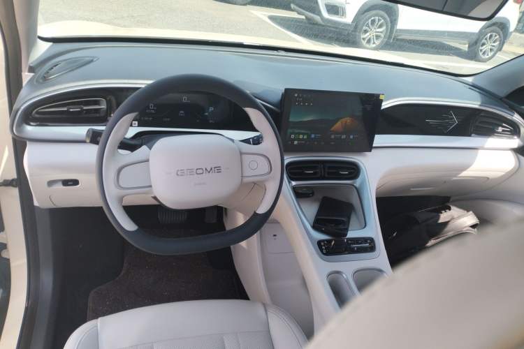 Used Geely Galaxy Geome 2025 310km Youth Edition Center Console