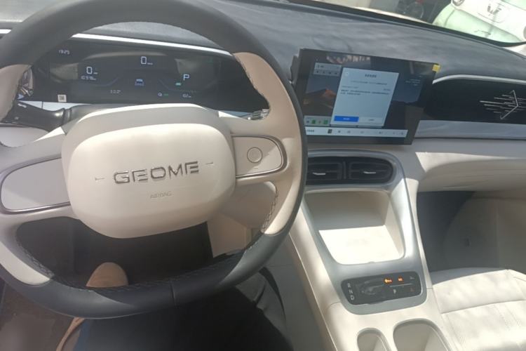 Used Geely Galaxy Geome 2025 410 km Free Version Center Console