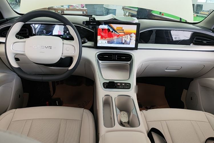 Used Geely Galaxy Geome 2025 310km Youth Edition Center Console