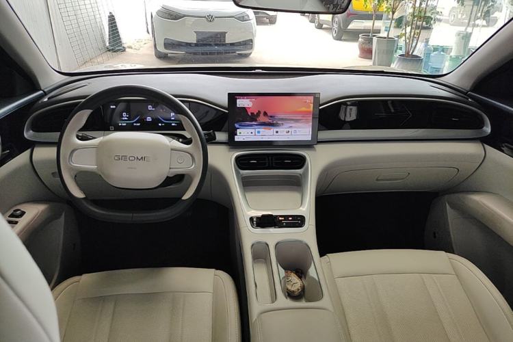 Used Geely Galaxy Geome 2025 410 km Free Version Center Console