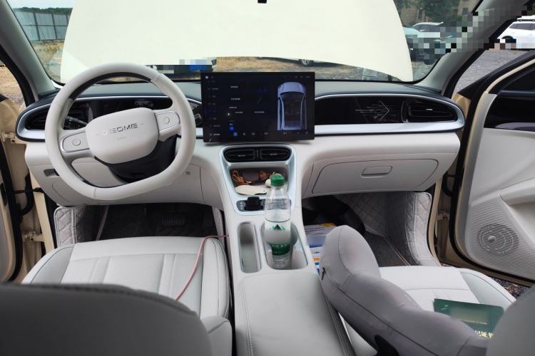 Used Geely Galaxy Geome 2025 UP 410km Exploration Edition Center Console