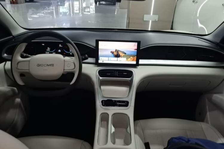 Used Geely Galaxy Geome 2025 310km Youth Edition Center Console