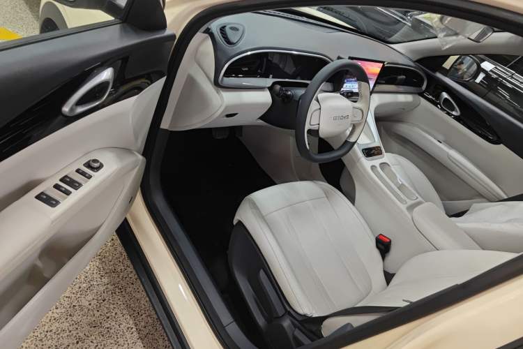 Used Geely Galaxy Geome 2025 410 km Free Version Driver Seat
