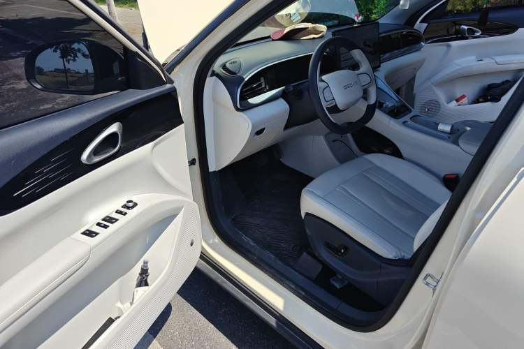 Used Geely Galaxy Geome 2025 UP 410km Exploration Edition Driver Seat