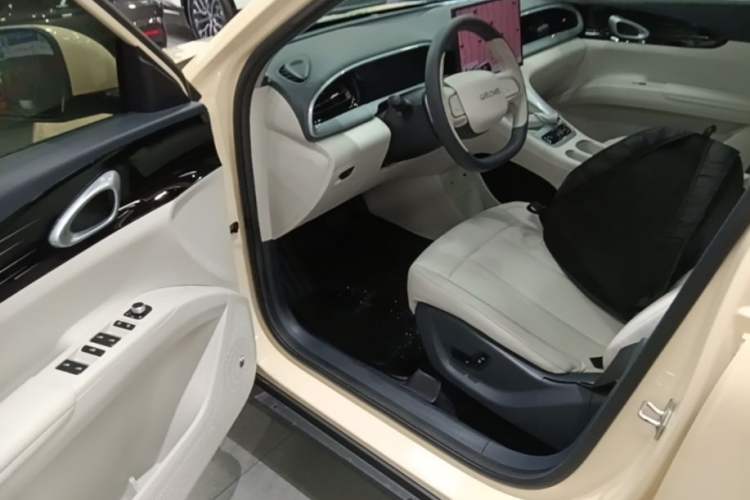 Used Geely Galaxy Geome 2025 UP 410km Exploration Edition Driver Seat