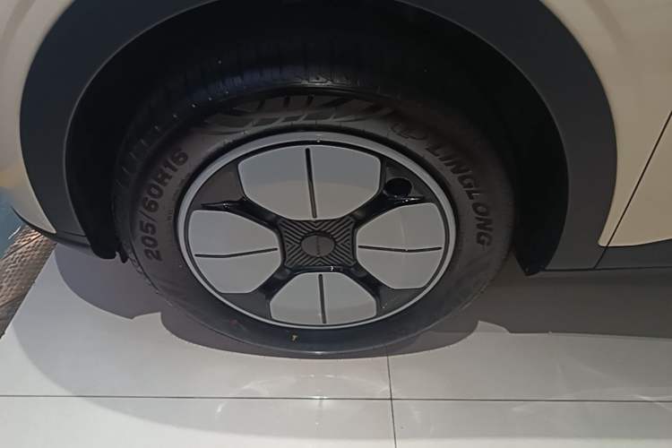 Used Geely Galaxy Geome 2025 310km Youth Edition Exterior 4