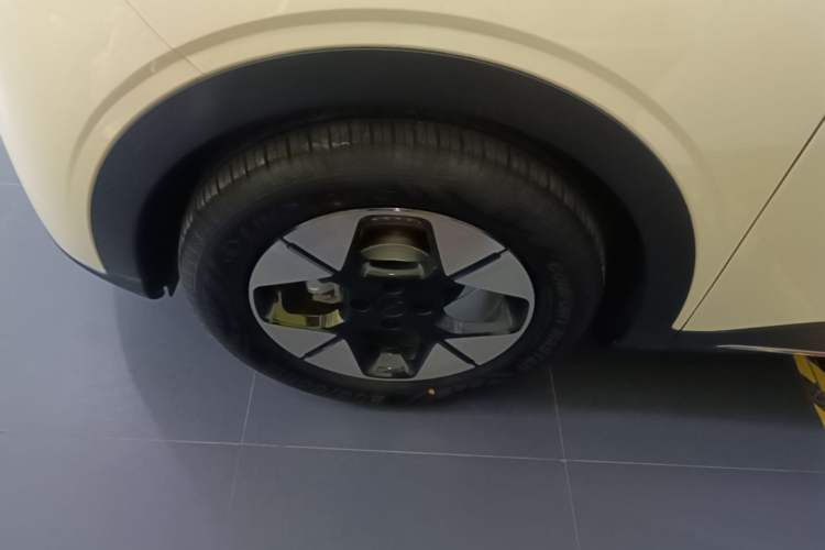 Used Geely Galaxy Geome 2025 UP 410km Exploration Edition Exterior 4