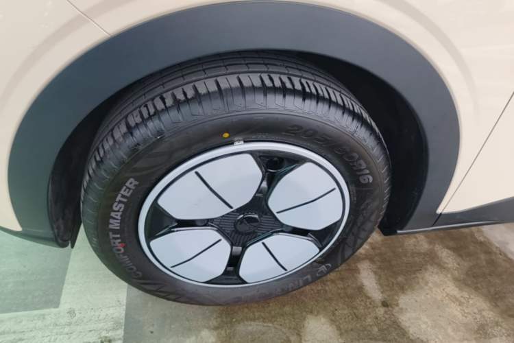Used Geely Galaxy Geome 2025 310km Youth Edition Exterior 4