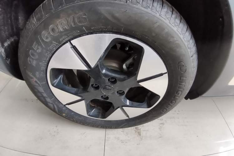 Used Geely Galaxy Geome 2025 UP 410km Exploration+ Edition Exterior 5