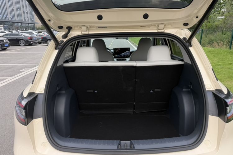 Used Geely Galaxy Geome 2025 UP 410km Exploration Edition Exterior 5