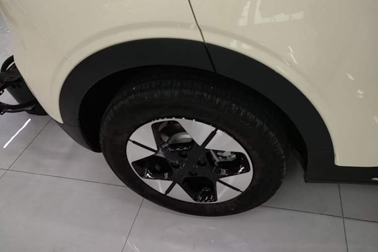 Used Geely Galaxy Geome 2025 UP 410km Exploration Edition Exterior 5