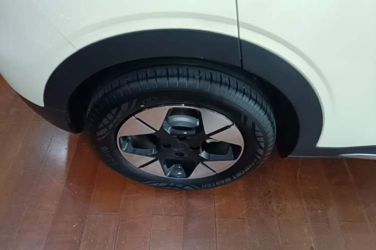 Used Geely Galaxy Geome 2025 UP 410km Exploration Edition Exterior 5
