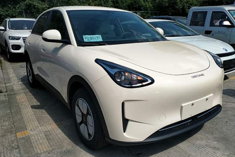 Used Geely Galaxy Geome 2025 310km Youth Edition Front Right 45 Deg
