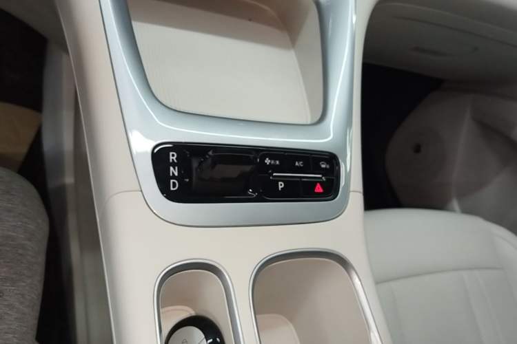Used Geely Galaxy Geome 2025 UP 410km Exploration Edition Gear Lever