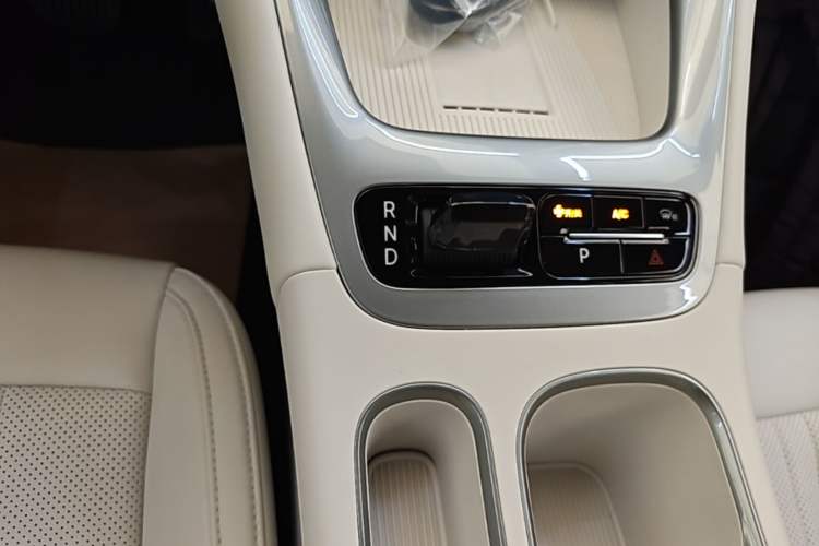 Used Geely Galaxy Geome 2025 UP 410km Exploration+ Edition Gear Lever