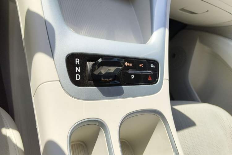 Used Geely Galaxy Geome 2025 UP 410km Exploration Edition Gear Lever