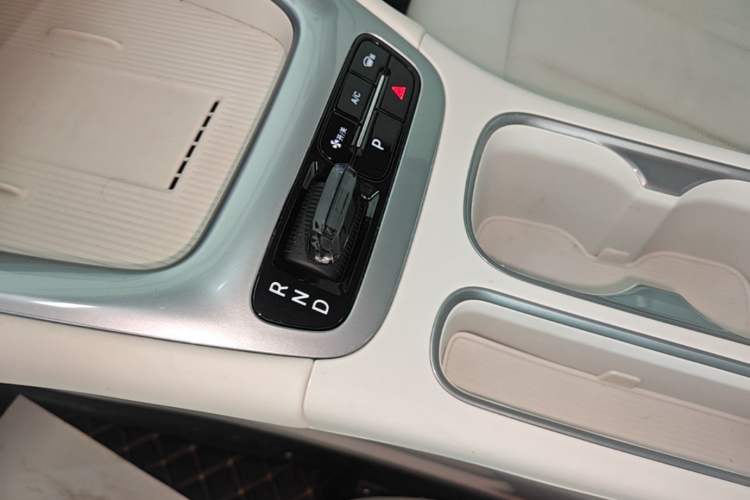 Used Geely Galaxy Geome 2025 UP 410km Exploration+ Edition Gear Lever