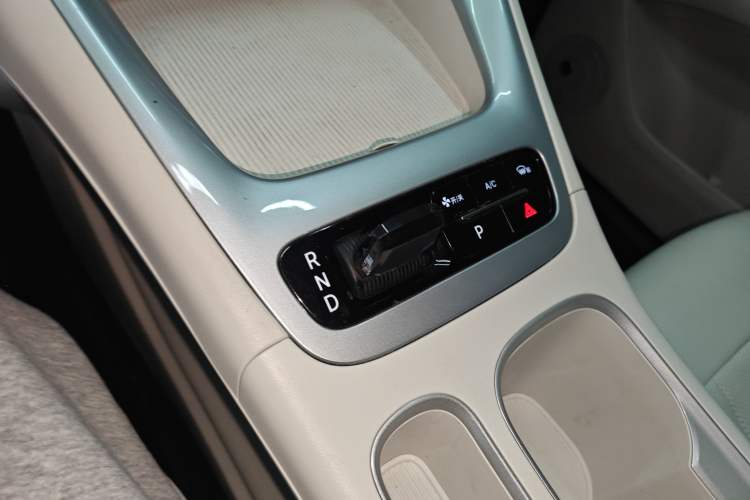 Used Geely Galaxy Geome 2025 UP 410km Exploration Edition Gear Lever