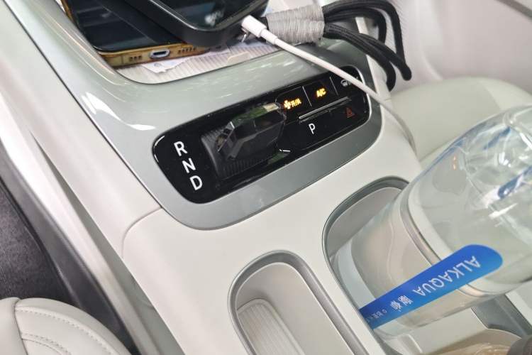 Used Geely Galaxy Geome 2025 310km Youth Edition Gear Lever