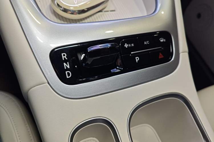 Used Geely Galaxy Geome 2025 UP 410km Exploration+ Edition Gear Lever