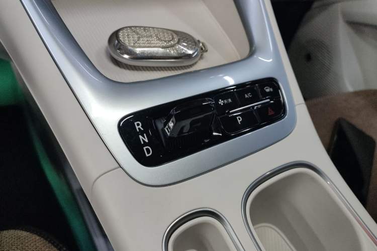 Used Geely Galaxy Geome 2025 310km Youth Edition Gear Lever