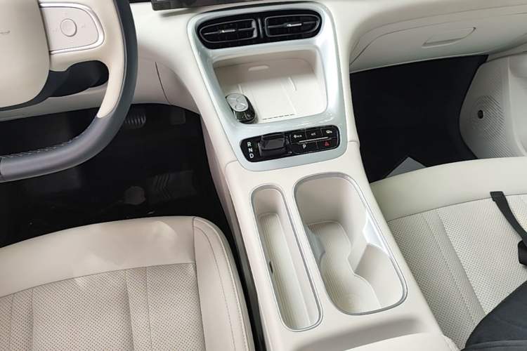 Used Geely Galaxy Geome 2025 UP 410km Exploration+ Edition Gear Lever