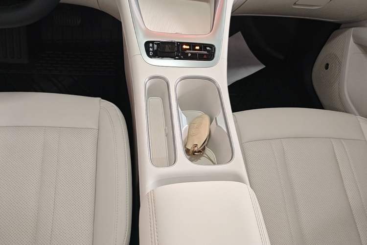 Used Geely Galaxy Geome 2025 UP 410km Exploration Edition Gear Lever