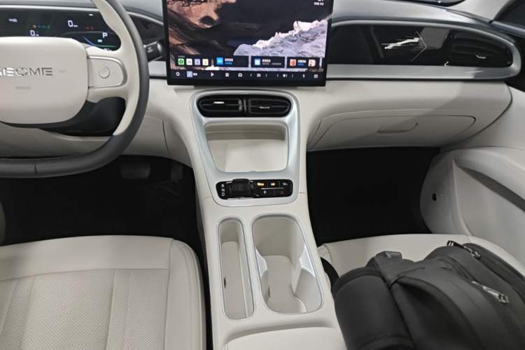 Used Geely Galaxy Geome 2025 UP 410km Exploration Edition Gear Lever