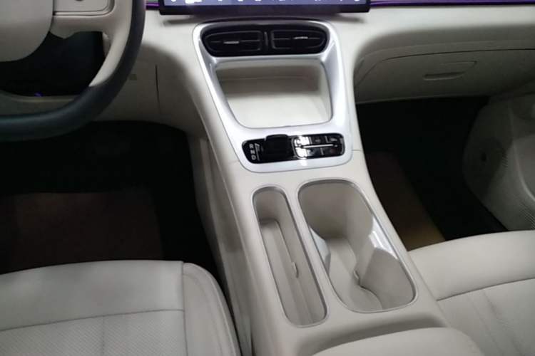 Used Geely Galaxy Geome 2025 UP 410km Exploration Edition Gear Lever