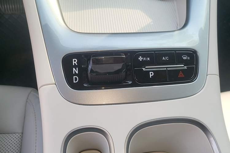 Used Geely Galaxy Geome 2025 UP 410km Exploration Edition Gear Lever