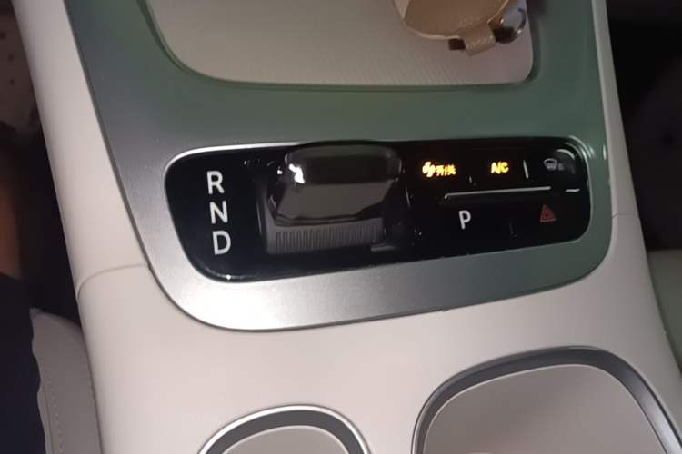 Used Geely Galaxy Geome 2025 UP 410km Exploration Edition Gear Lever