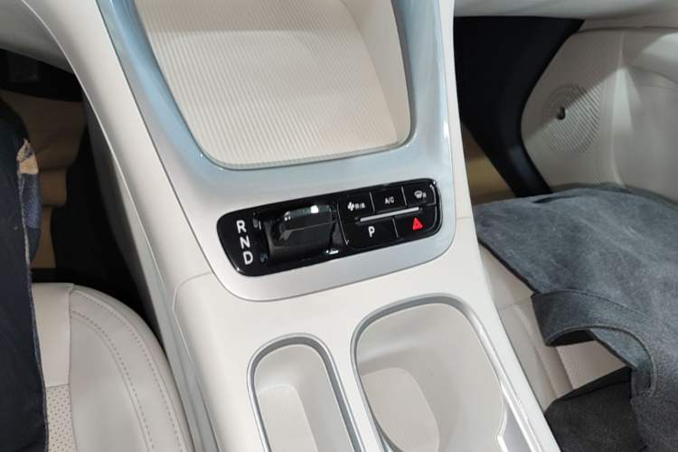 Used Geely Galaxy Geome 2025 310km Youth Edition Gear Lever