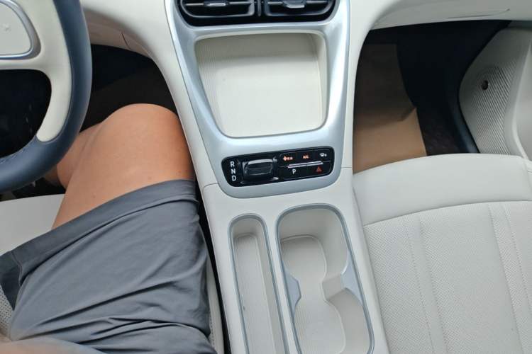 Used Geely Galaxy Geome 2025 UP 410km Exploration Edition Gear Lever