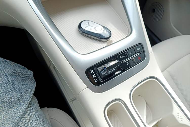 Used Geely Galaxy Geome 2025 UP 410km Exploration Edition Gear Lever