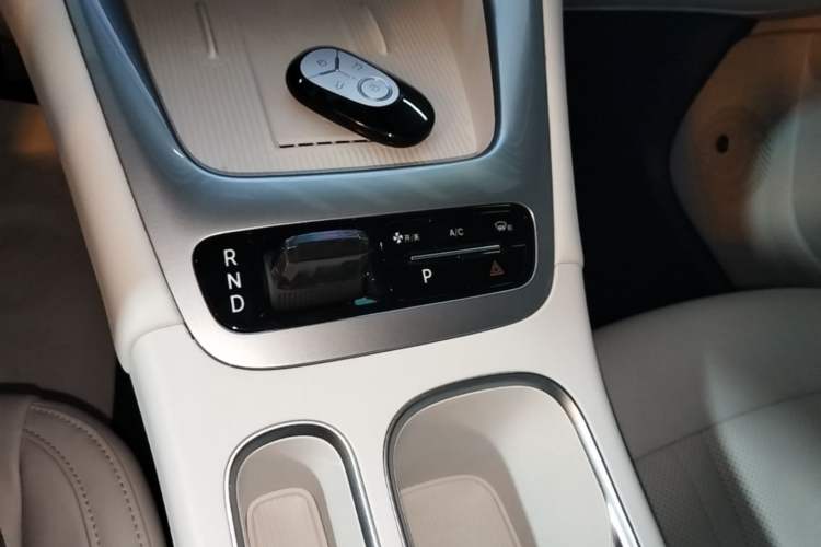 Used Geely Galaxy Geome 2025 UP 410km Exploration+ Edition Gear Lever