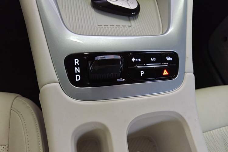 Used Geely Galaxy Geome 2025 UP 410km Exploration+ Edition Gear Lever