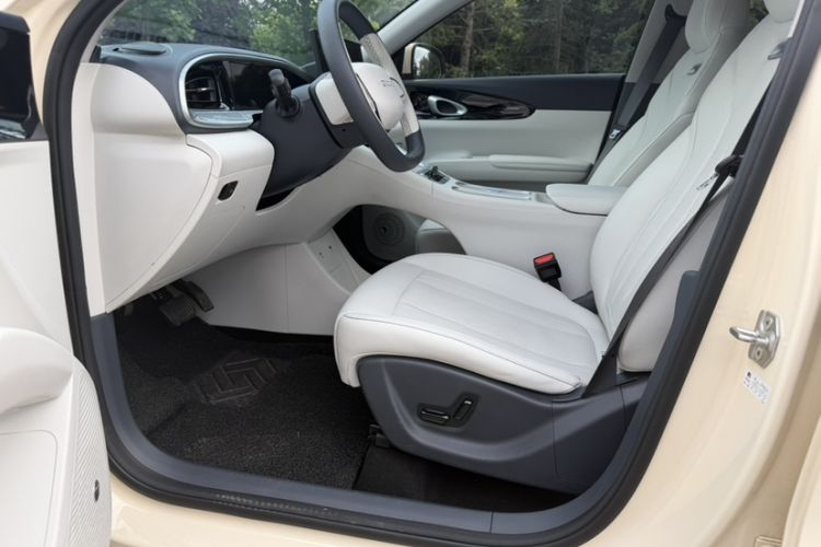 Used Geely Galaxy Geome 2025 UP 410km Exploration Edition Interior 7