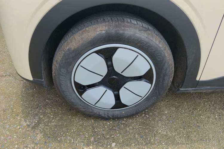 Used Geely Galaxy Geome 2025 310km Youth Edition Left Front Wheel Hub