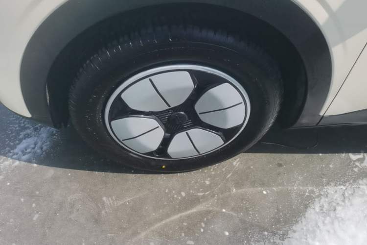 Used Geely Galaxy Geome 2025 310km Youth Edition Left Front Wheel Hub