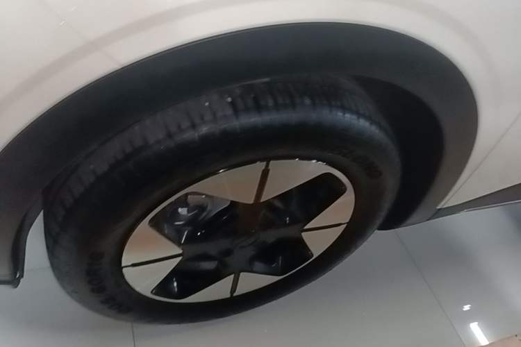 Used Geely Galaxy Geome 2025 UP 410km Exploration+ Edition Left Front Wheel Hub