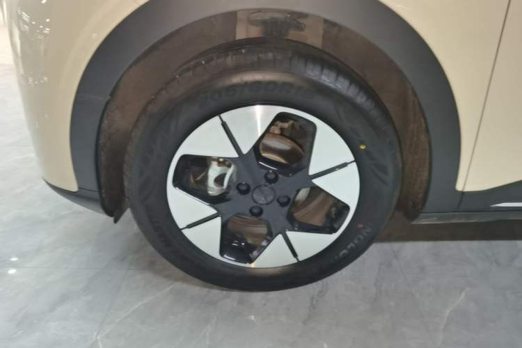 Used Geely Galaxy Geome 2025 310km Dream Edition Left Front Wheel Hub