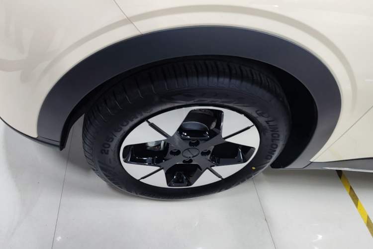 Used Geely Galaxy Geome 2025 UP 410km Exploration Edition Left Front Wheel Hub